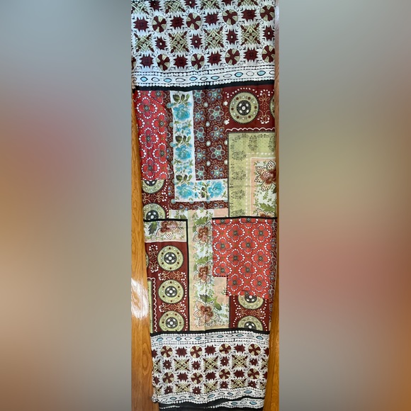 Printed geometric silk blend material total of 5  Yards Width 52 Inches - Picture 4 of 9